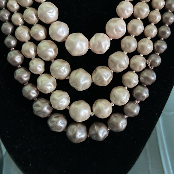 Vintage signed Japan 4 strand baroque style faux pearl choker - Picture 5 of 7